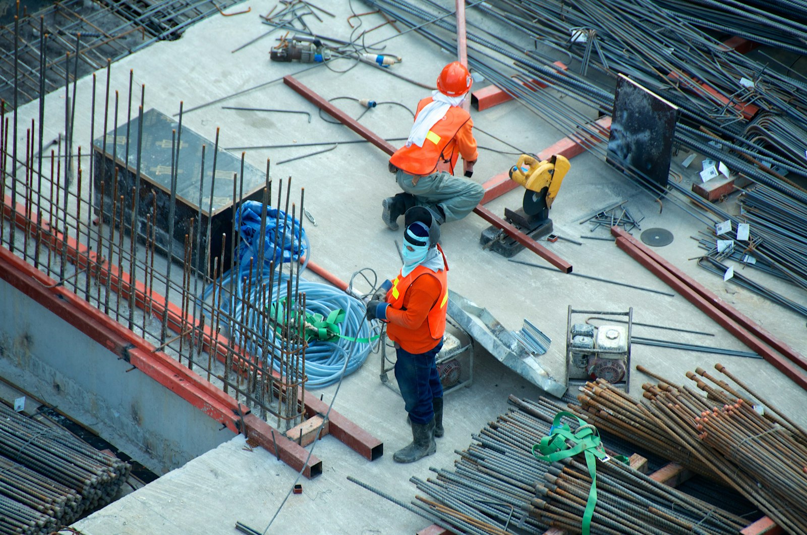 Gerüst und Baustelle